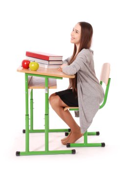 Bir masada oturan okul kız 