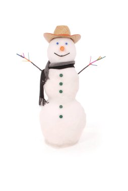 Eşarp ve kovboy şapkası ile beyaz kardan adam. 