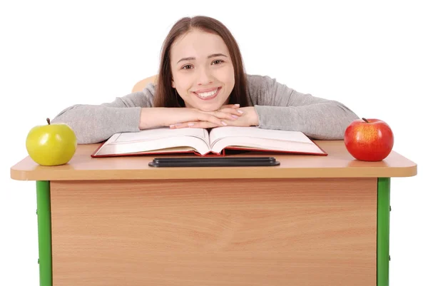 Schulmädchen sitzt am Schreibtisch — Stockfoto