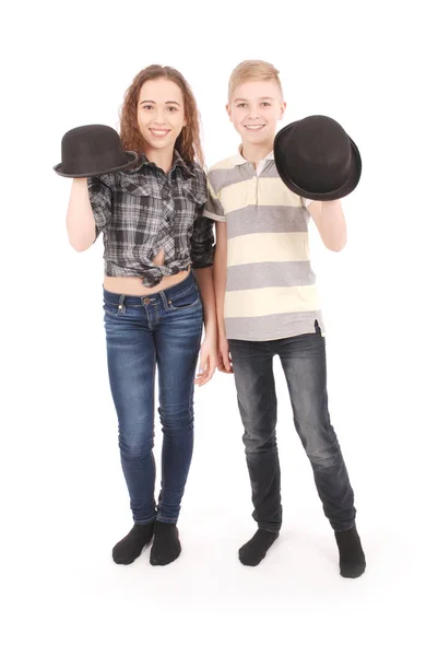 Retrato de niña y niño posando en sombrero de jugador de bolos negro —  Fotos de Stock