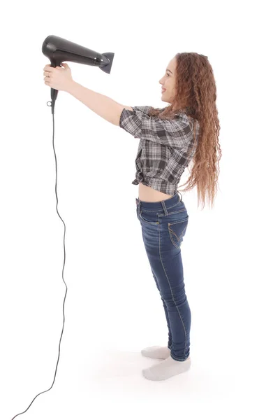 Saç kurutma makinesi kullanan genç kız — Stok fotoğraf