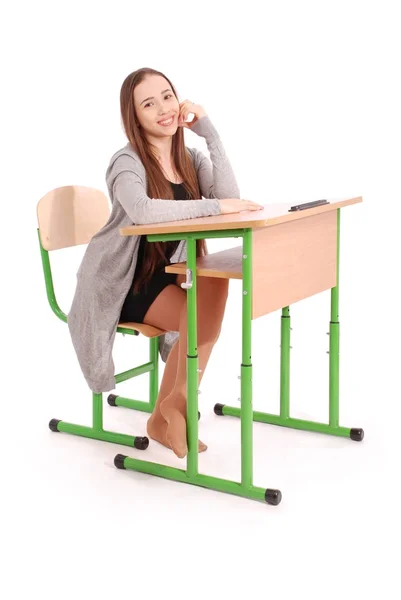 Ragazza della scuola seduta a una scrivania — Foto Stock
