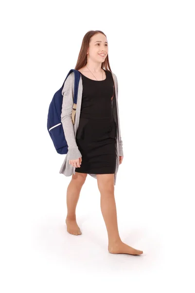 Okul sırt çantası ile genç kız portresi — Stok fotoğraf