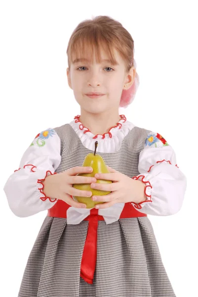 Chica sosteniendo pera fresca —  Fotos de Stock