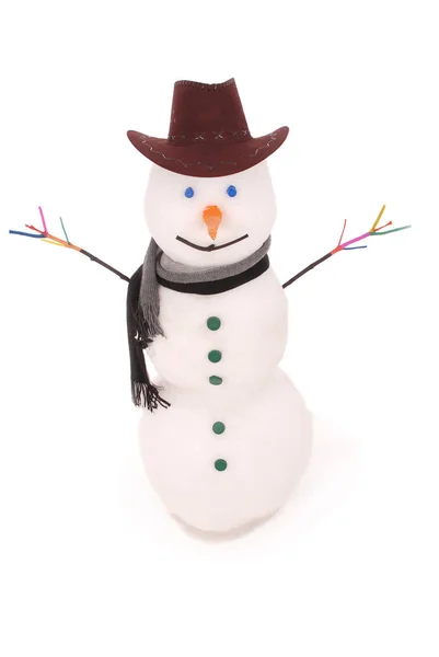 Pupazzo di neve bianco con sciarpa e cappello da sceriffo . — Foto Stock