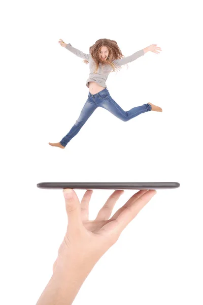 Chica joven saltar usando tableta pc en la mano de la gente —  Fotos de Stock