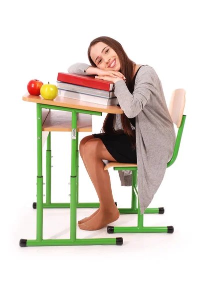 Ragazza della scuola seduta a una scrivania — Foto Stock