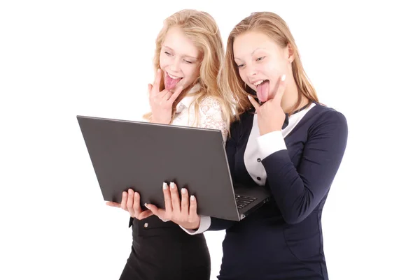 Két megdöbbentő látvány lányok használ laptop — Stock Fotó