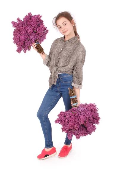 Adolescente de pie con lila en ambas manos . — Foto de Stock