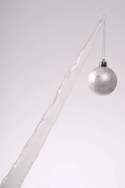 Bir Noel ağacı oyuncakla saçağı — Stok fotoğraf