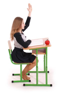 Genç liseli kız el yükselterek soru sormak