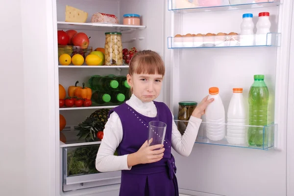 Beautiful  girl near the Fridge with healthy food. — Stock Photo, Image