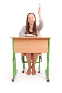 Genç liseli kız el yükselterek soru sormak