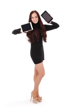 Kız iki tablet pc tutar