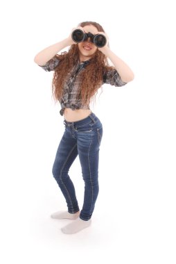 Dürbün ile çekici gülümseyen genç kız