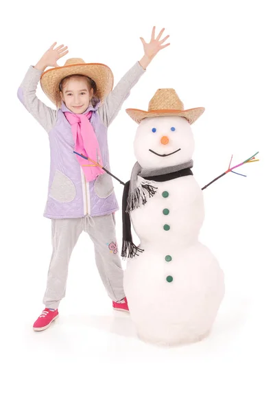 스카프와 모자 눈사람 귀여운 소녀 — 스톡 사진