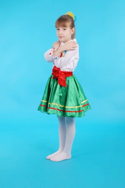 Chica en bordado ucraniano —  Fotos de Stock