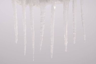 Bir gri izole saçağı 