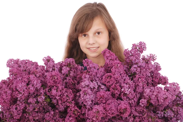 Chica adolescente de pie con lila en las manos —  Fotos de Stock