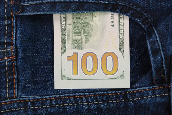 Cash, money is in the pocket of blue jeans. — Stock Photo, Image