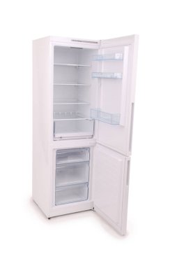 izole açılan boş buzdolabı (kırpma yolu)