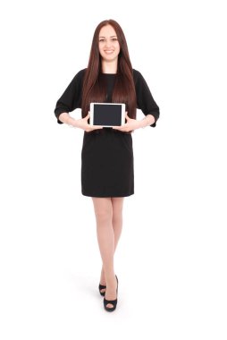 Genç kız tablet bilgisayar tutar