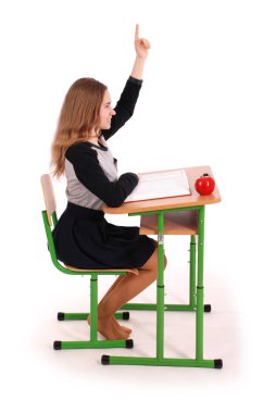 Genç liseli kız el yükselterek soru sormak