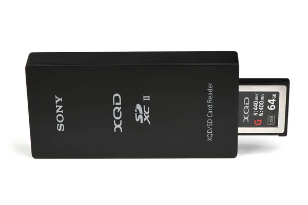 Vinnitsa, Ucrania - 9 de noviembre de 2019: MRW-E90 / BC2 Sony XQD / SD CARD READER USB3.0 — Foto de Stock