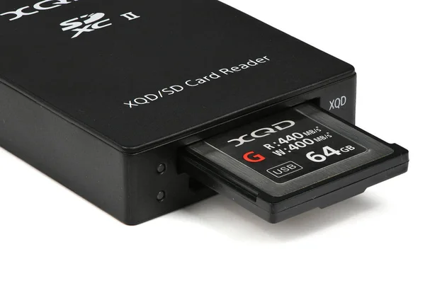 Vinnitsa, Ucrania - 9 de noviembre de 2019: MRW-E90 / BC2 Sony XQD / SD CARD READER USB3.0 — Foto de Stock