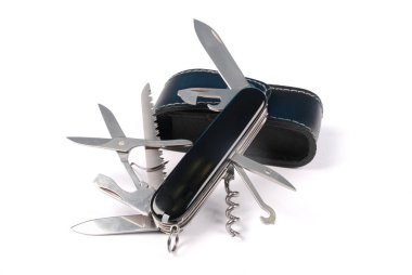 Siyah İsviçre ordu bıçağı beyaz izole