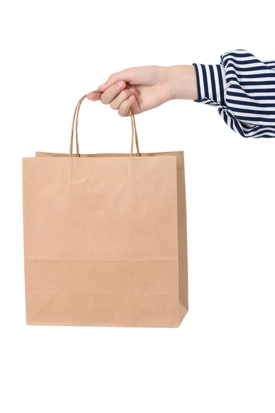 Niño mano sosteniendo bolsas de papel aisladas en blanco — Foto de Stock