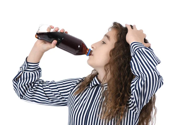 Criança bebendo Cola de garrafa . — Fotografia de Stock