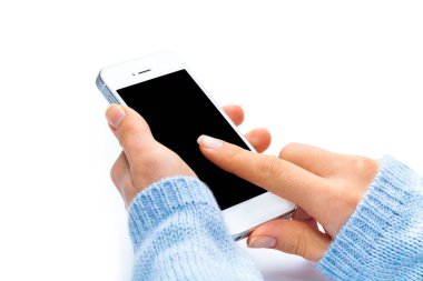 bir kız için elinde cep telefonu. bir parmak yazarak