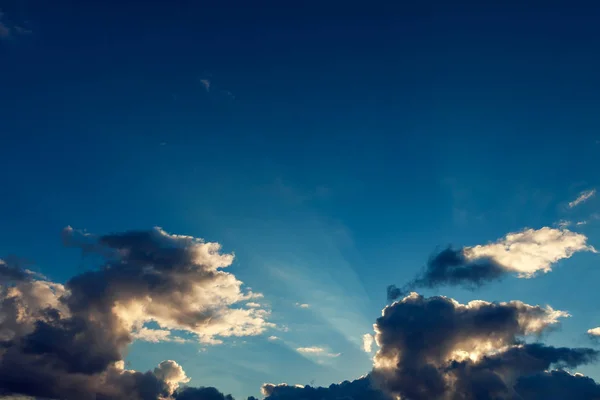 Céu nuvens céu com nuvens e sol — Fotografia de Stock