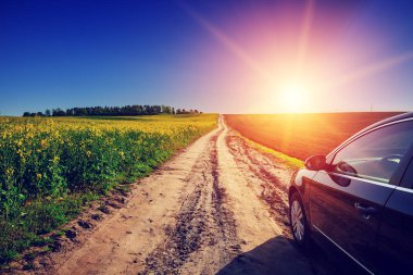 ülke yolda araba