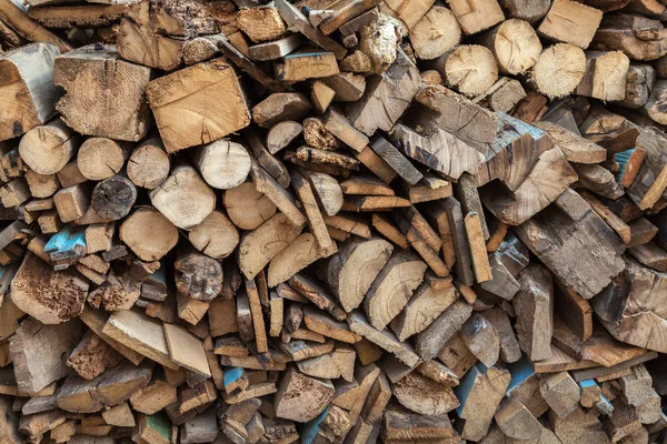 Большая стопка дров — стоковое фото