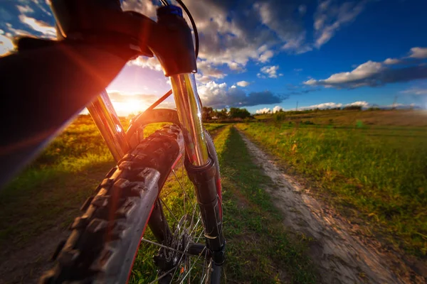 Descendiendo rápido en bicicleta — Foto de Stock