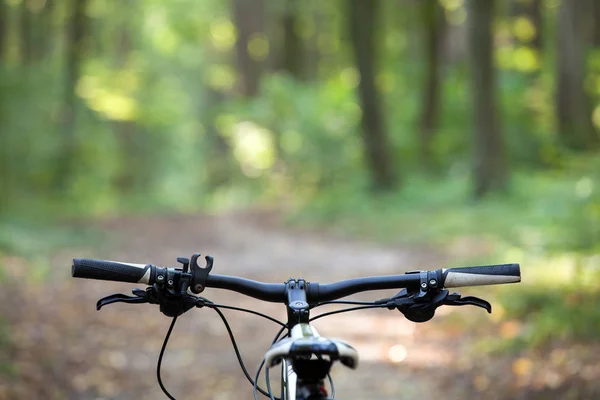 Hızlı bisiklet üzerinde azalan — Stok fotoğraf