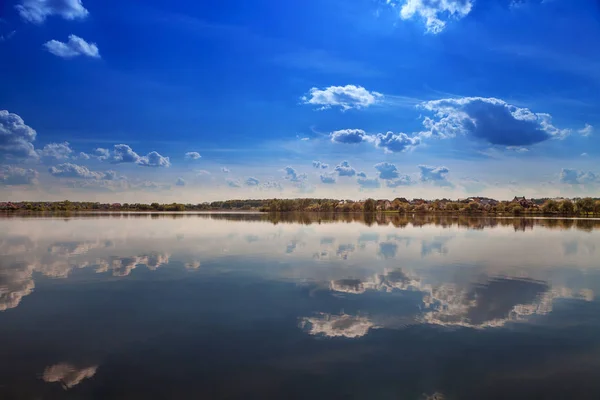 Picturesque forest and the river — Stock Photo, Image