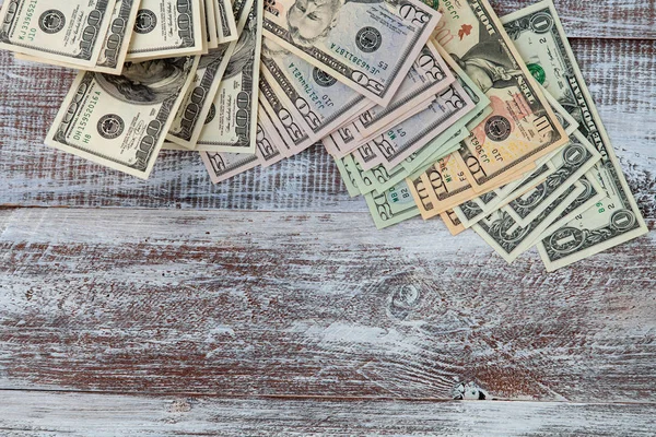 Dollars sur un fond en bois — Photo