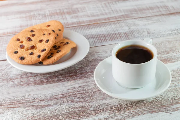 Csokoládé cookie-k és tea — Stock Fotó