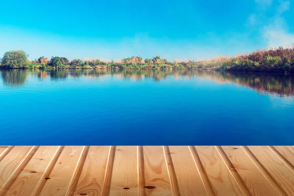 Голубое озеро — стоковое фото