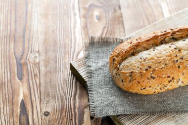 Ahşap arka plan üzerinde ekmek