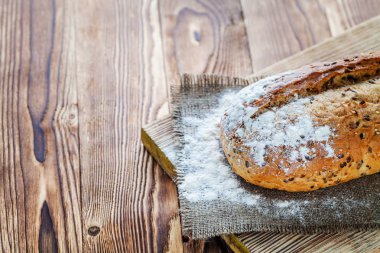 Ahşap arka plan üzerinde ekmek