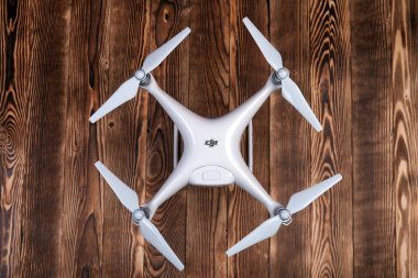 Guadcopter erkek arı - Phantom 4 pro 