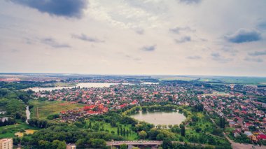 City adlı uçağı günbatımı