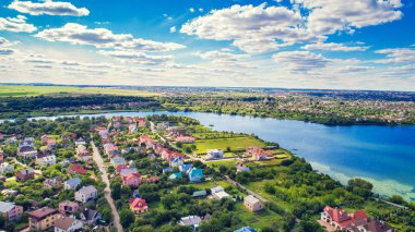 City adlı uçağı günbatımı