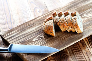 Ahşap arka plan üzerinde ekmek