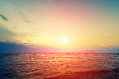 Güzel güneşin doğuşunu Beach.