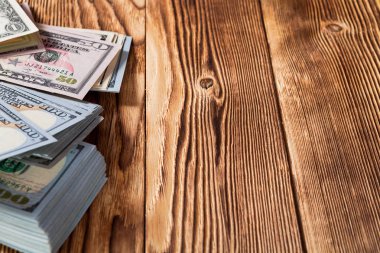 ahşap arka plan üzerinde dolar